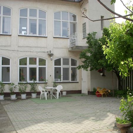 Garden Szivarvany Utcai Vendeghaz Szeged Exteriör bild