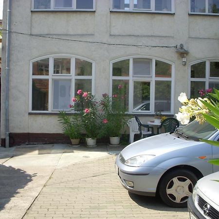 Garden Szivarvany Utcai Vendeghaz Szeged Rum bild