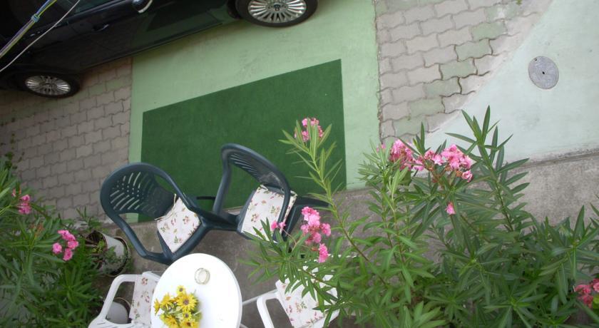 Garden Szivarvany Utcai Vendeghaz Szeged Rum bild
