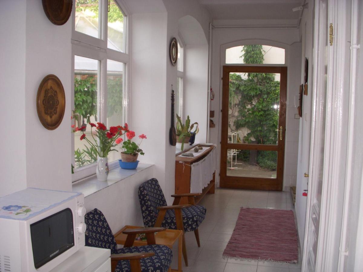 Garden Szivarvany Utcai Vendeghaz Szeged Exteriör bild