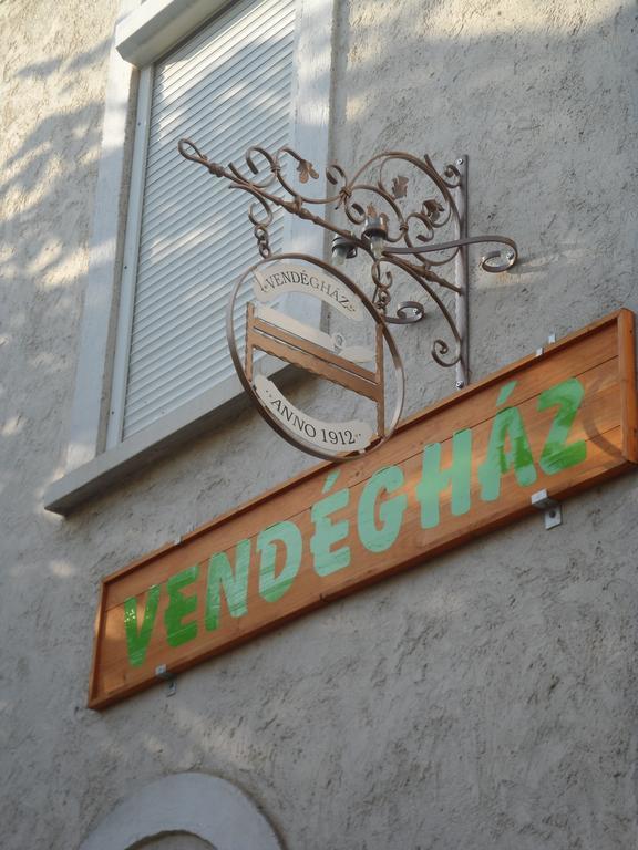 Garden Szivarvany Utcai Vendeghaz Szeged Rum bild
