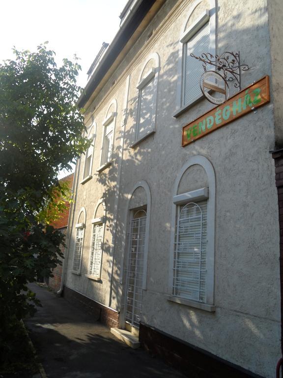 Garden Szivarvany Utcai Vendeghaz Szeged Exteriör bild